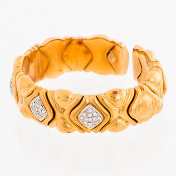 Bulgari, A BULGARI BANGLE, brilliant cut diamonds, 18K gold.