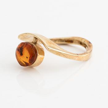 Ring in 14K gold with amber.
