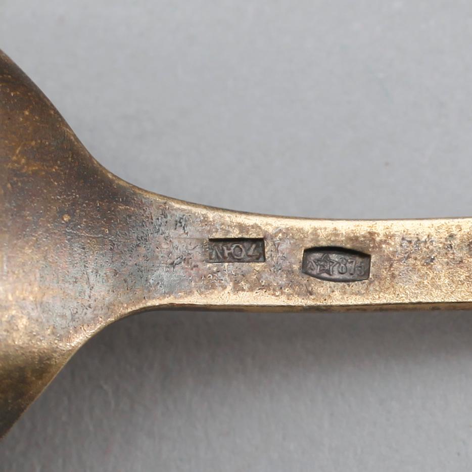 TESKEDAR, 12 st, förgyllt silver, Ryssland, 1900-talets första hälft. Vikt ca 272 gram.