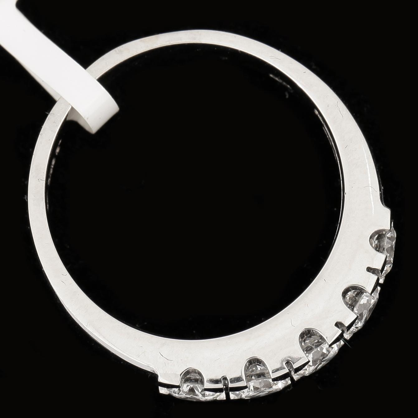 RING, 18k vitguld, 5 briljantslipade diamanter tot ca 0,81ct. Vikt ca 5,18 gram.