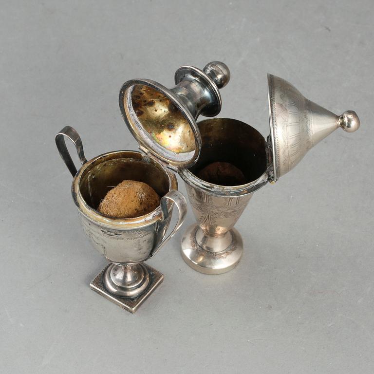 LUKTDOSOR, 2 st, silver, 1800-tal. Ca 69,5 gram.