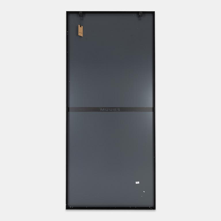 A 'Washington' mirror with steel frame from Muubs.