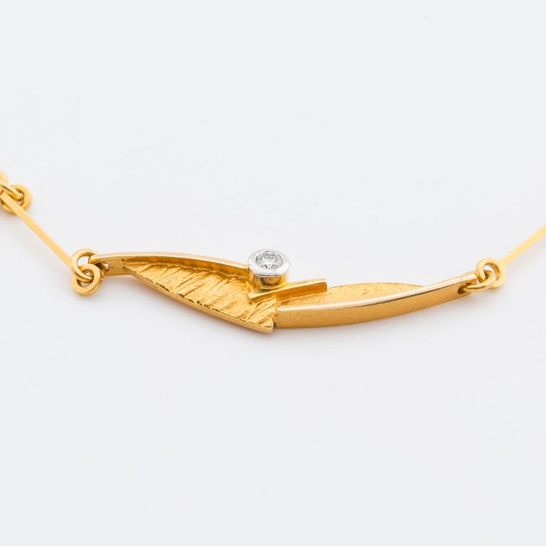 LAPPONIA NECKLACE 18K gold 1 brilliant-cut diamond 0,03 ct engraved, Finland 2002.