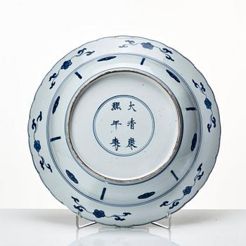 A blue and white dish, Qing dynasty, Kangxi (1662-1722).