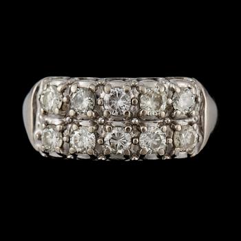 RING, 14k vitguld med briljantslipade diamanter tot ca1,00ct. 2000-tal. Vikt 5,4g.