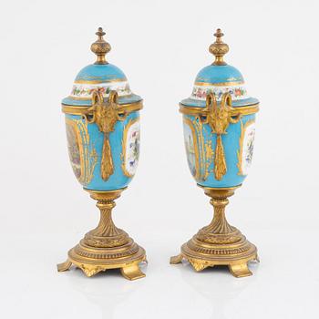 Bordsgarnityr, 5 delar, Louis XVI-stil, Frankrike, 1800-talets andra hälft.