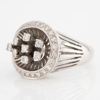 Ring, 18K white gold set with brilliant-cut and octagonal-cut diamonds.