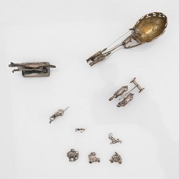 Bordsdekorationer och berlocker, silver, 9 delar.