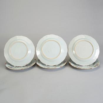 A SET OF SIX FAMILLE ROSE PLATES, Qianlong.