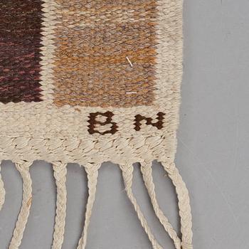 Barbro Nilsson, MATTA, "Salerno grå" ("Kristianstad"), rölakan, ca 261 x 206,5 cm, signerad AB MMF BN.