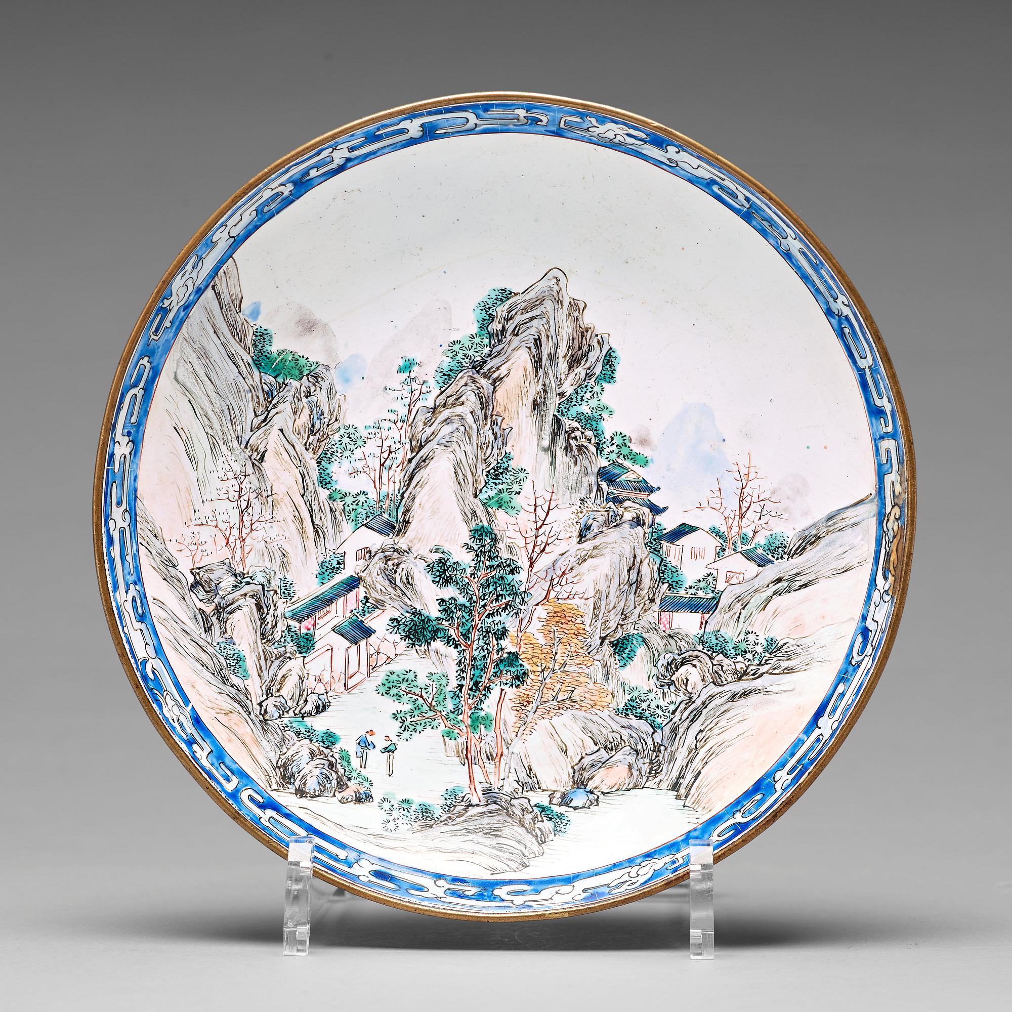 An enamelled dish, Qing dynasty, 18th Century.