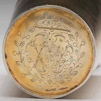 Bägare, ett par snarlika, icke identifierad mästarstämpel, Ulm 1600-talets förra hälft, daterade i gravyren 1626.