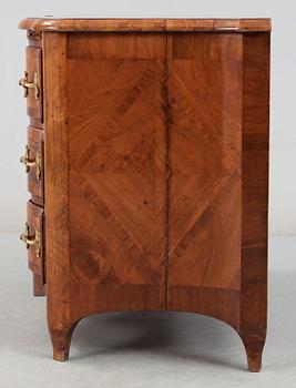 BYRÅ, tillskriven Johan Hugo Fürloh (mästare i Stockholm 1724-1745). Senbarock.