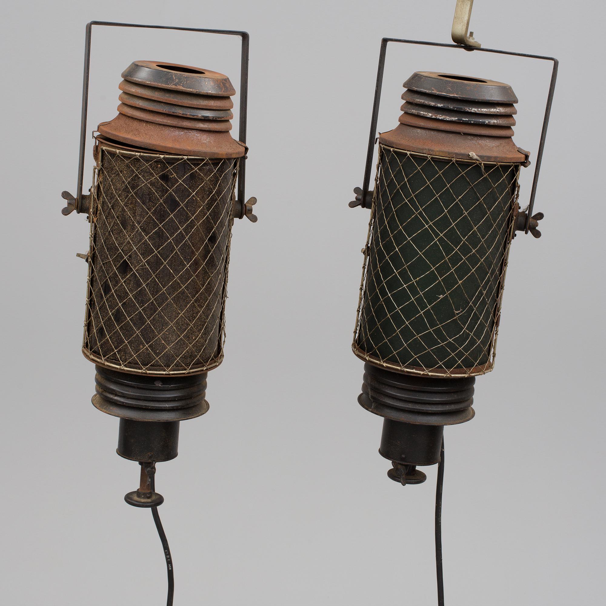 LAMPA/STRÅLKASTARE, 2 stycken, 1900-talets första hälft.