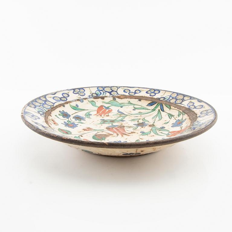 Plate, Turkish Ottoman Iznik, 16th century, likely later part.