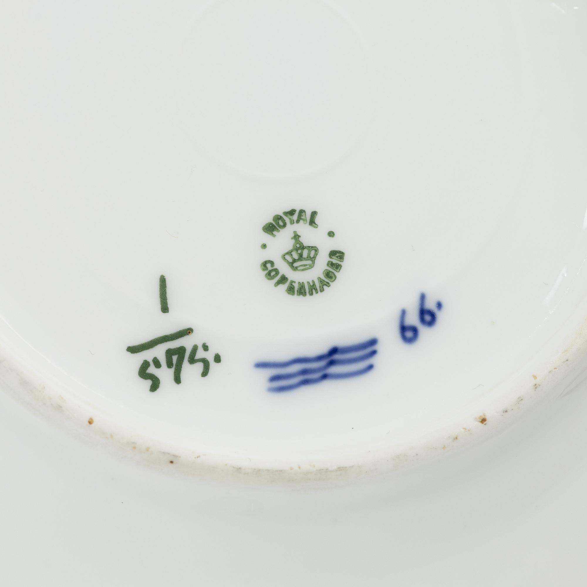 Royal Copenhagen, A 'Blue Fluted Half Lace" 30 pieces breakfast service, 'Musselmalet', partly 1889-1922 but also post 1923.