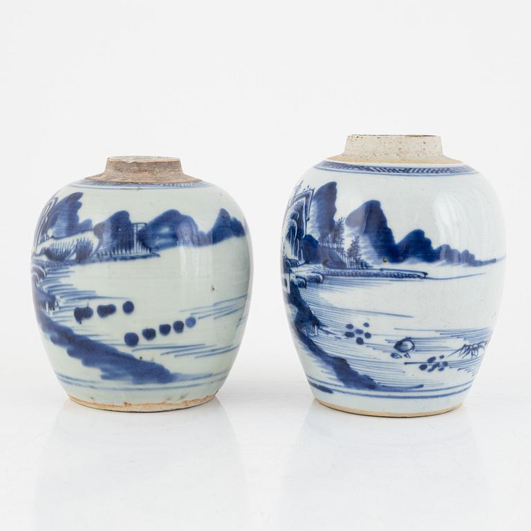 A pairof  Chinese blue and white porcelain jars, Qing dynasty, 18th century.