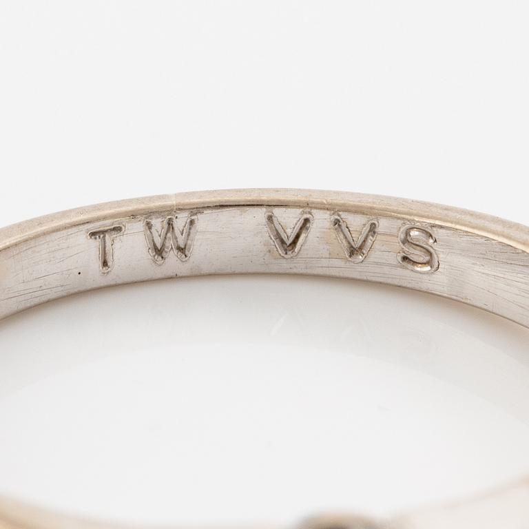 Ring 18K vitguld med en rund briljantslipad diamant.