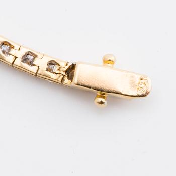 DIAMOND BRACELET 18k gold w 70 brilliant-cut dimaonds approx 3 ct in total.