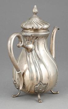 KAFFEKANNA, silver, rokokostil, Danmark, även stämplad K. Anderson, Stockholm 1919. Vikt ca 576 gram.