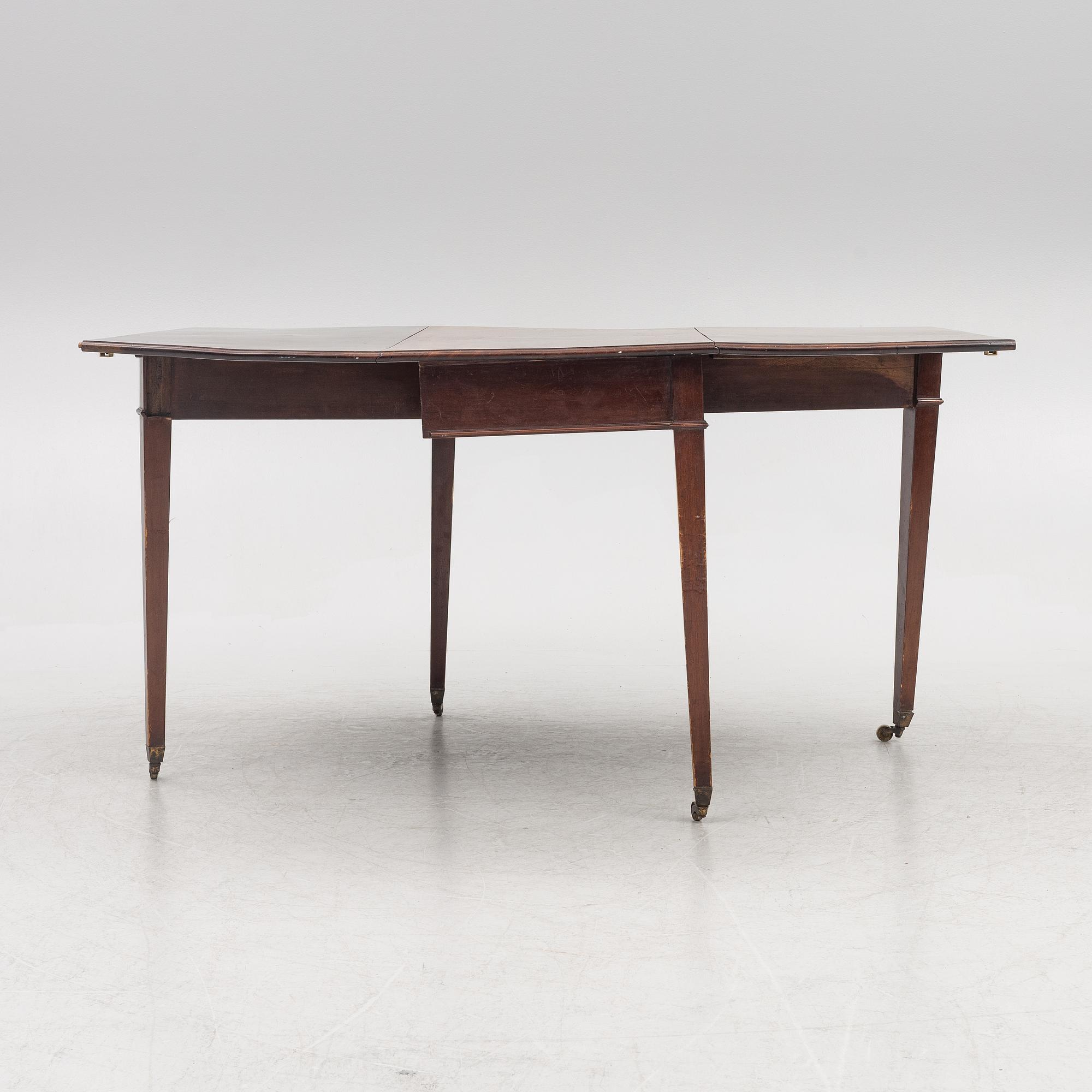 A late Gustavian dining table, 19th century.