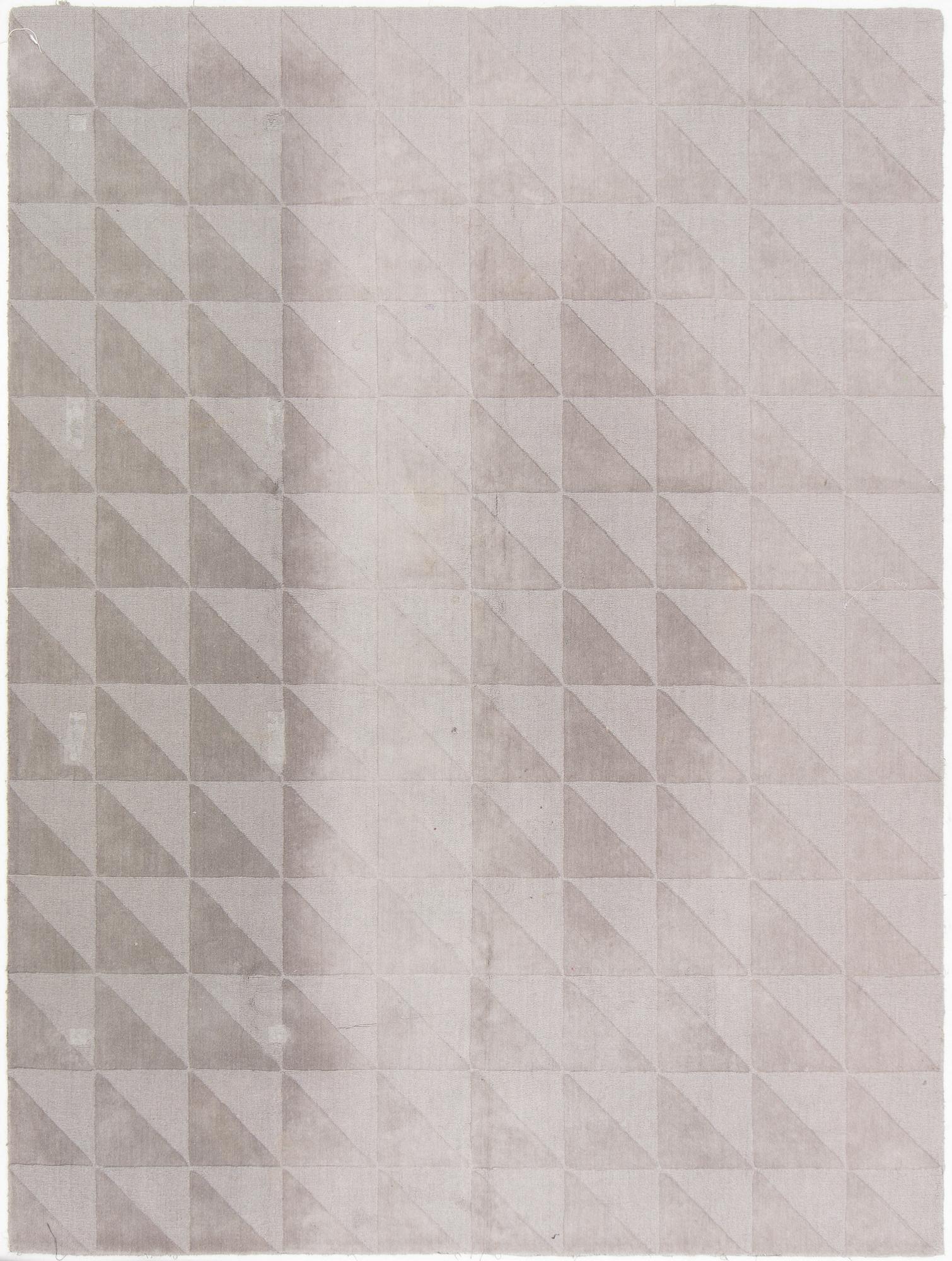 Carpet. Layered, approx. 400 x 300 cm.
