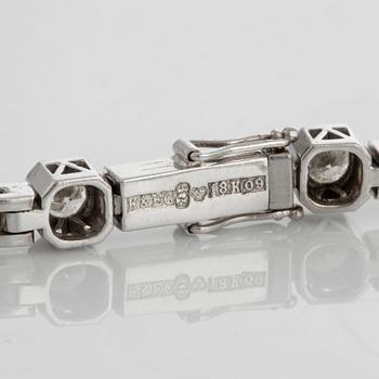 Armband med runda briljant- och åttkantslipade diamanter total vikt ca 4 ct.