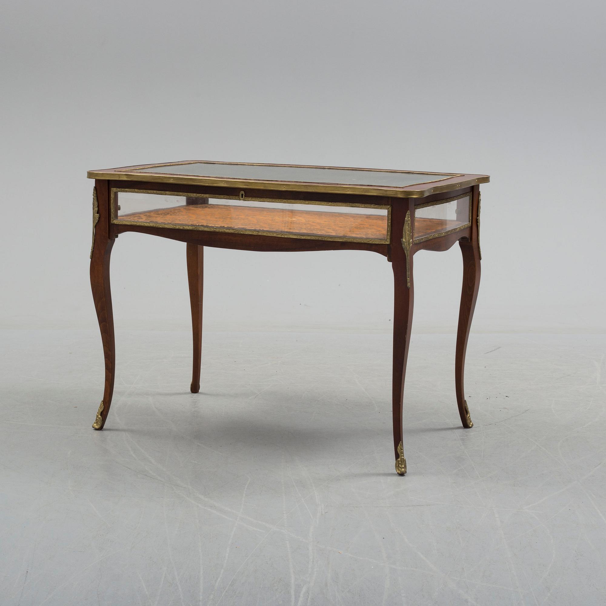 MONTERBORD, rokokostil, 1900-talets andra hälft.