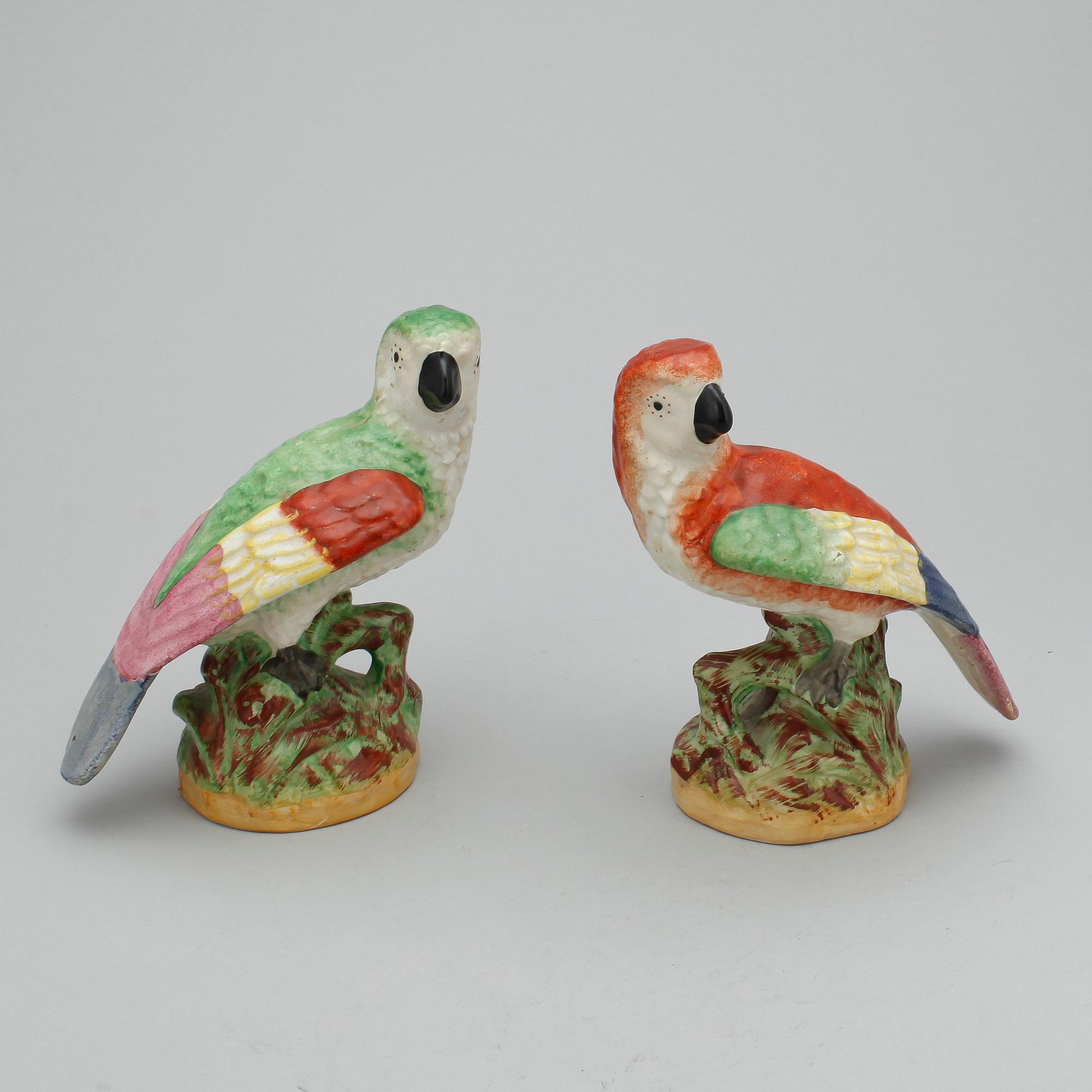 FIGURINER, ett par, fajans, England, 1800-tal.
