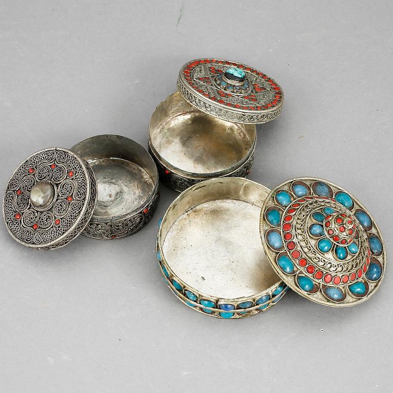 DOSOR, 3 st, silver resp vitmetall, koraller, turkoser, Tibet.