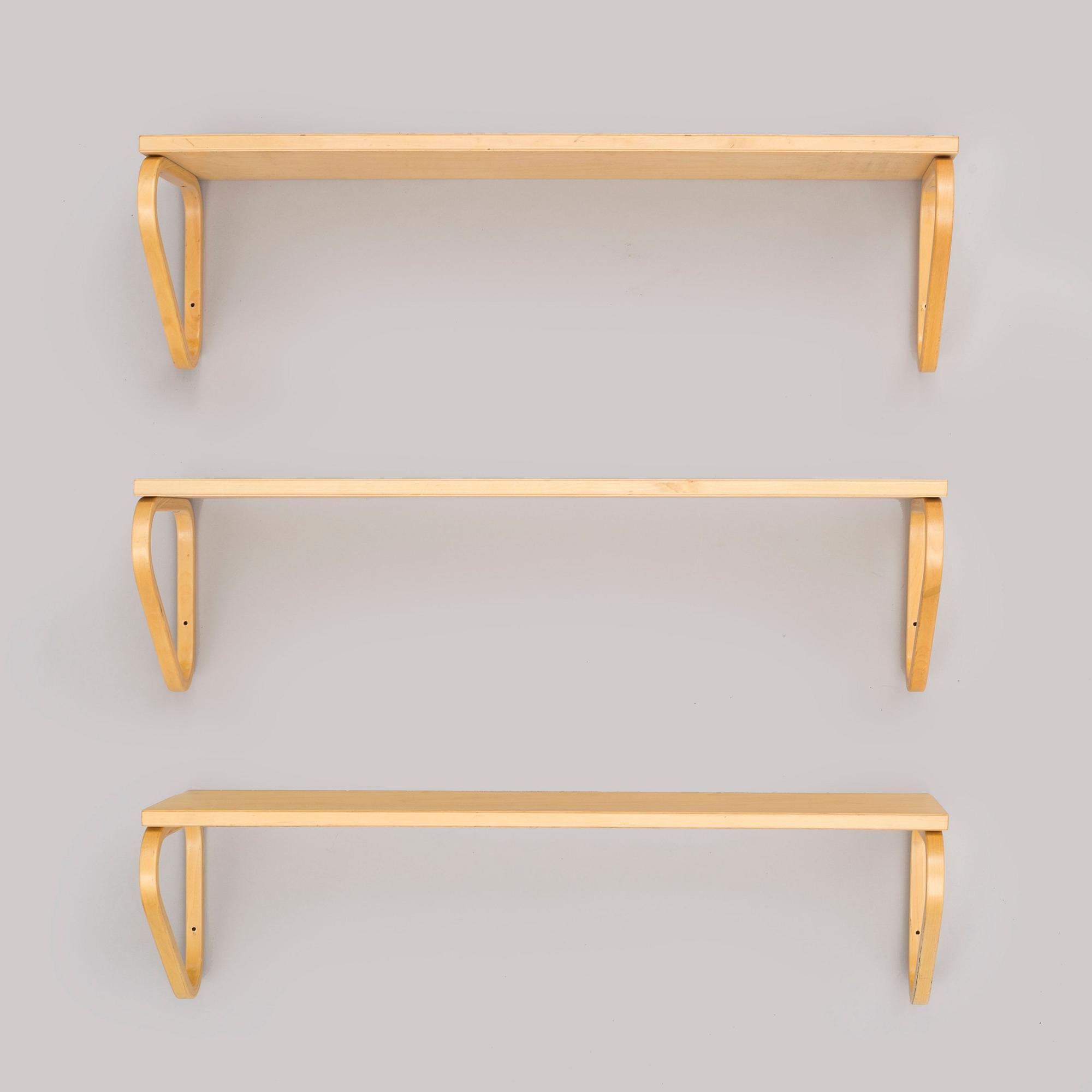 ALVAR AALTO, vägghyllor, 3 st, modell 112B Artek, 1900-talets slut.
