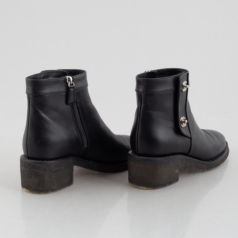 Chanel, boots, size 38 C.