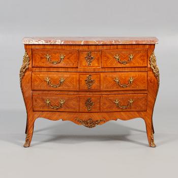 BYRÅ, rokokostil, 1900-talets andra hälft.