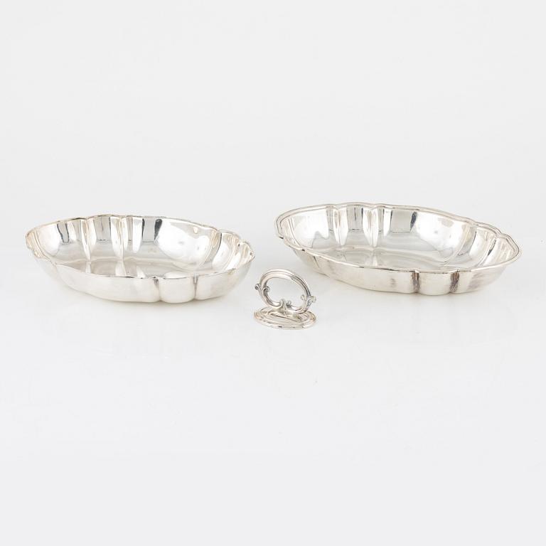 K Anderson, a silver deep dish with lid, Stockholm 1924.