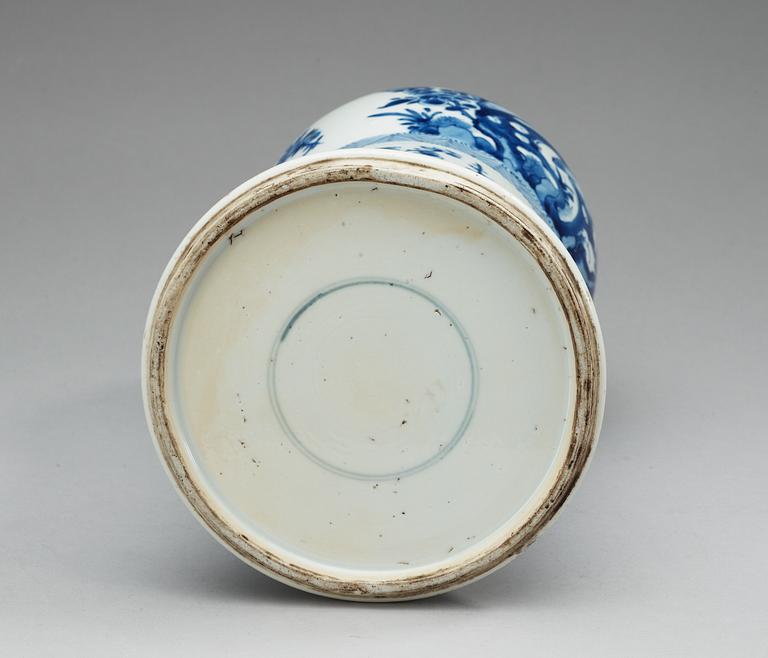 A blue and white vase, Qing dynasty, Kangxi (1662-1722).