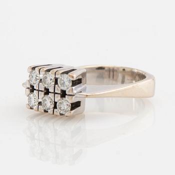 Ole Lynggaard, ring, 14K guld med runda brilliantslipade diamanter.