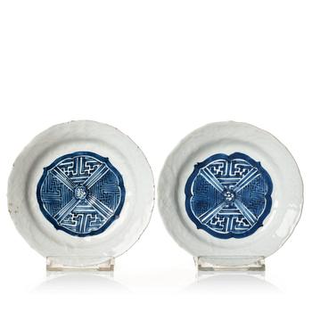 587. A pair of blue and white dishes, Ming dynasty, Wanli (1572-1620).