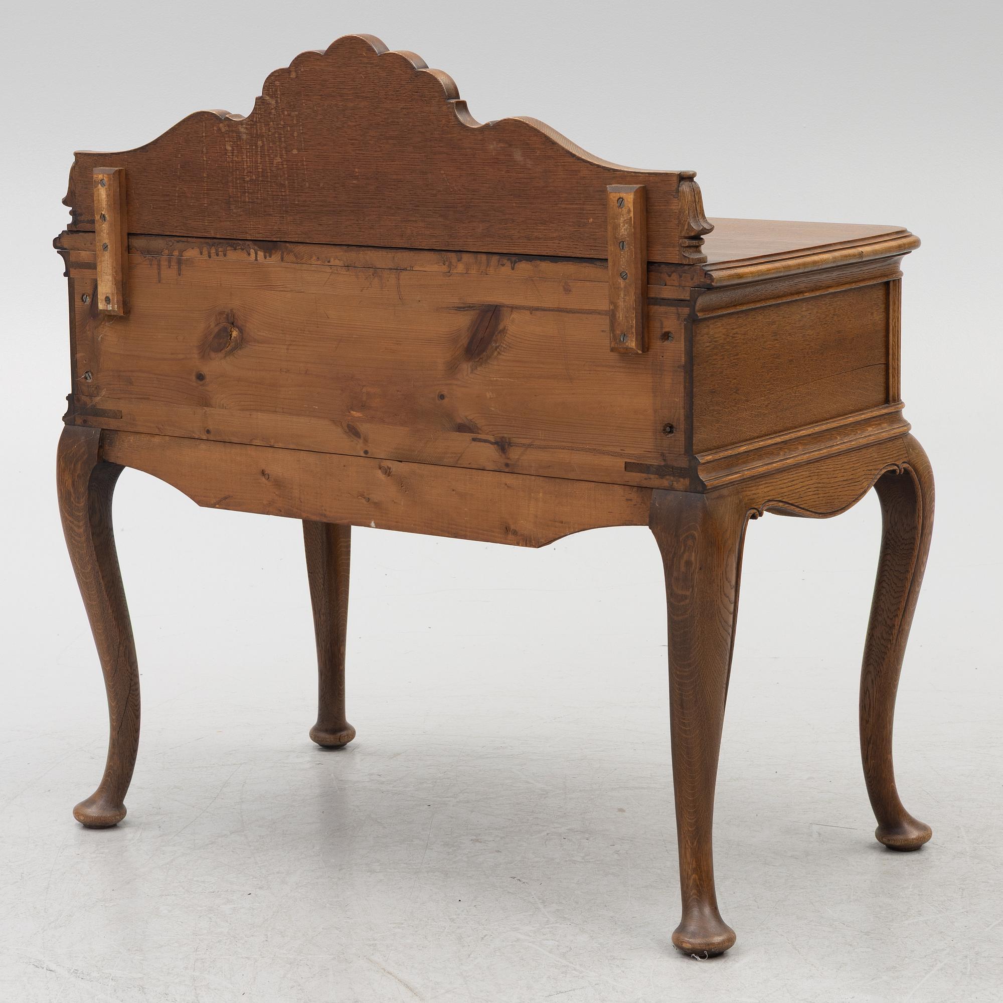 Dining table, 8 chairs, 2 armchairs, sideboard, Rococo style, early 20th century.