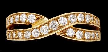 RING, 18k guld med briljantslipade diamanter, tot 0.45 ct enl inskription.