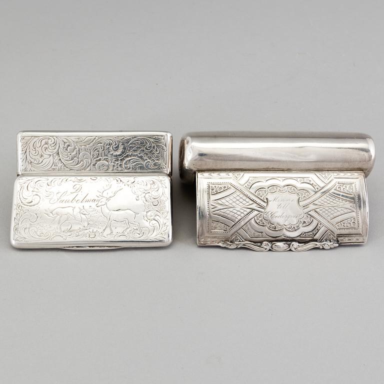 Two silver snuff boxes, C Tengstedt, Gothenburg, 1847, and C. Jonsson, Linköping, 1884. Weight 171 grams.