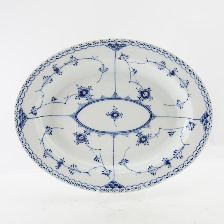 Royal Copenhagen, servis, 92 delar, "Musselmalet halvblonde" , Royal Copenhagen, Danmark.