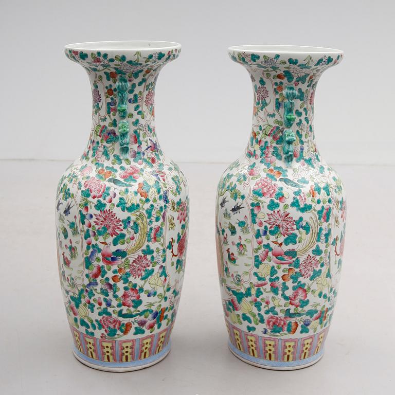 GOLVVASER, 1 par, porslin, Kina, 1900-tal.