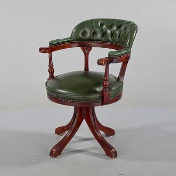 SKRIVBORDSSTOL, engelsk stil, 1900-talets andra hälft.