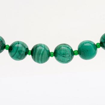 MALACHITE NECKLACE malachite beads approx 15 mm and glassbeads, clasp in metal.