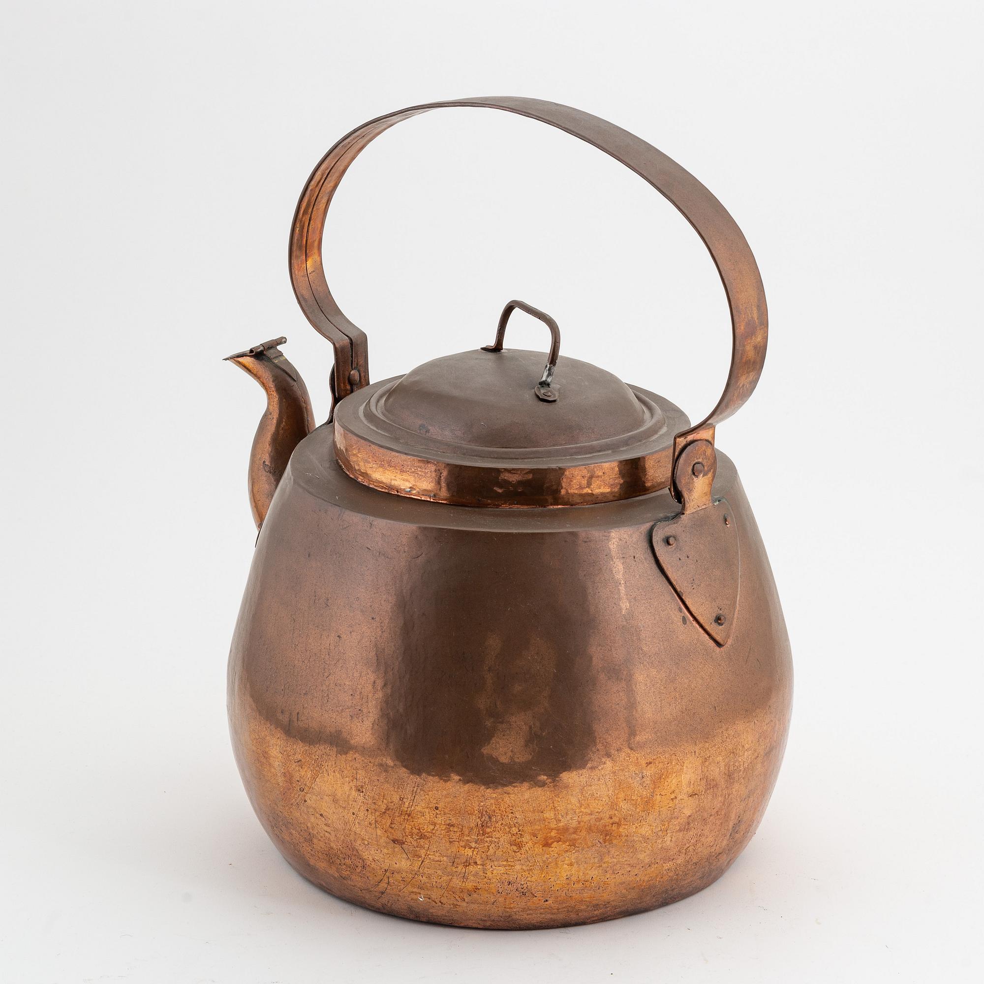 A large copper coffee pot, 19th Century.