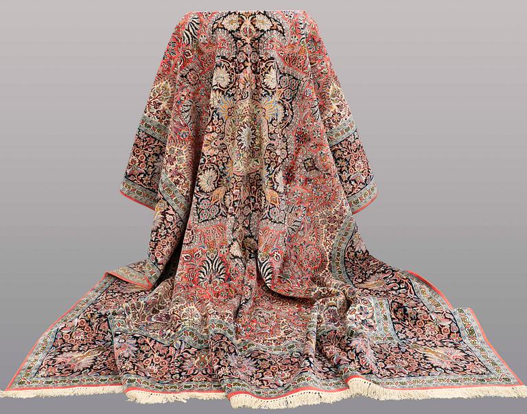 MATTA, Kashmir silke, ca 442 x 306 cm.