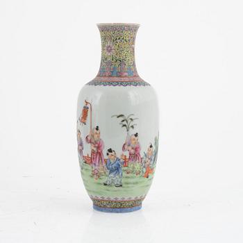 An egg shell porcelain vase, China, 20th century.