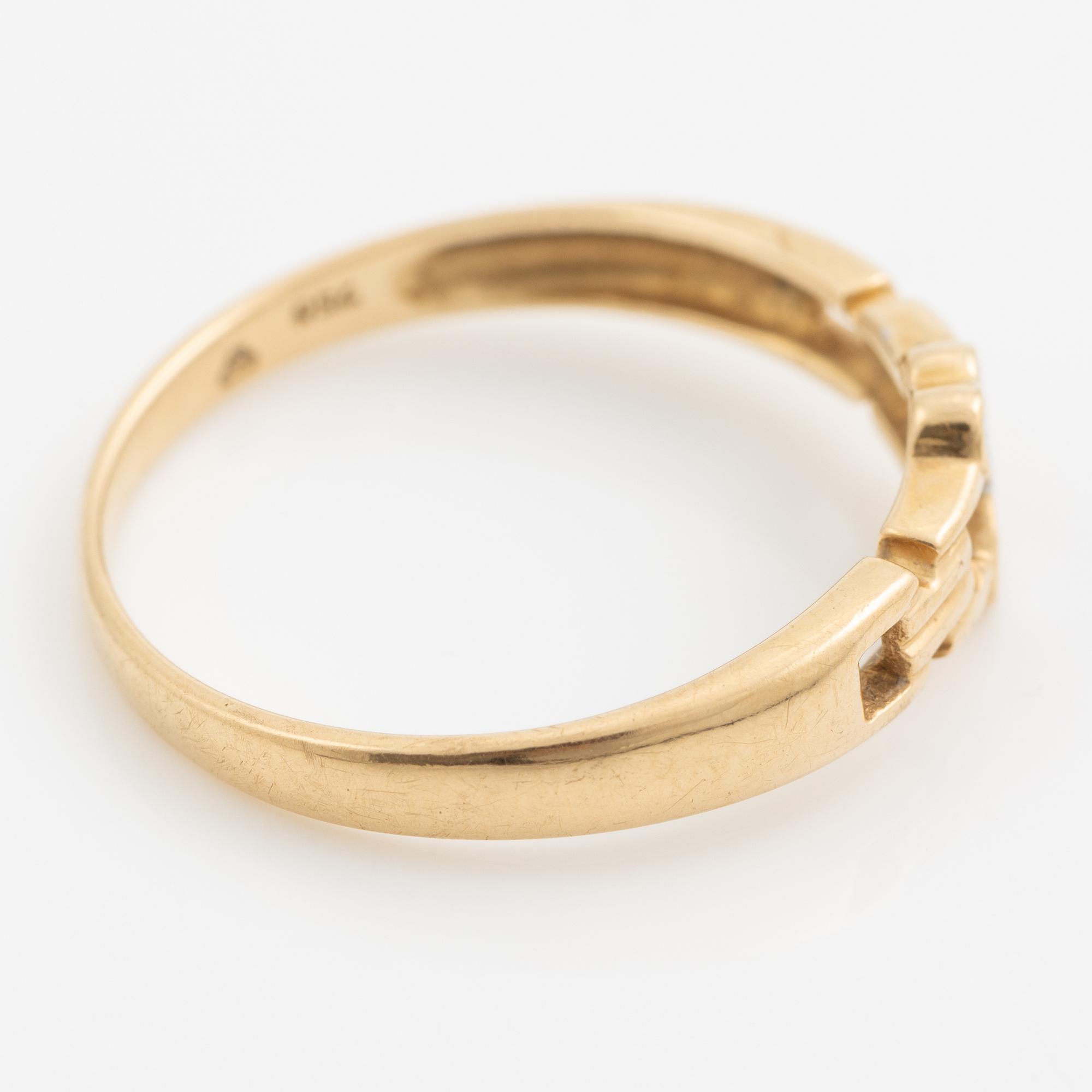 Ring 18K guld med små diamanter.