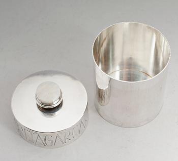 DOSA, silver, Kerstin Öhlin, 1974. Vikt ca 375 g med lockets träinsats.