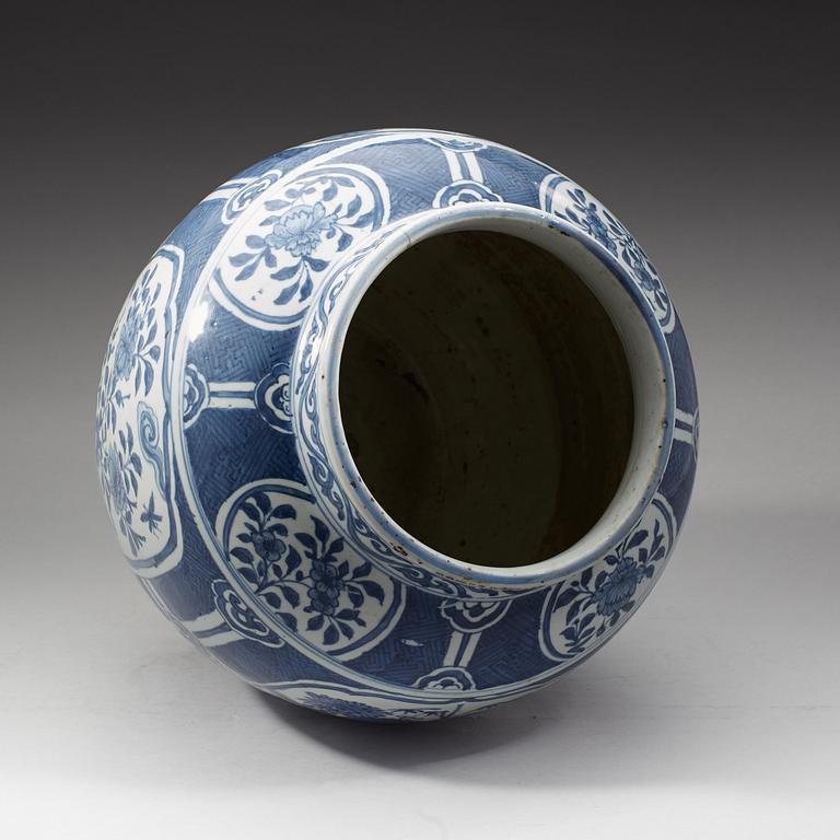 A blue and white jar, Ming dynasty, Wanli (1572-1620).